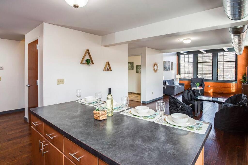 Centric Modern Loft W/ King Beds & Smart Gametable Villa Rochester Exterior foto