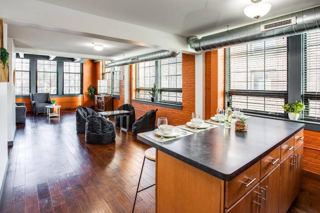 Centric Modern Loft W/ King Beds & Smart Gametable Villa Rochester Exterior foto