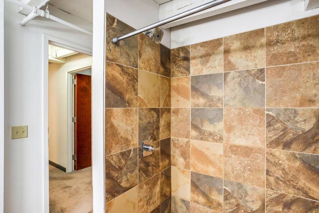 Centric Modern Loft W/ King Beds & Smart Gametable Villa Rochester Exterior foto